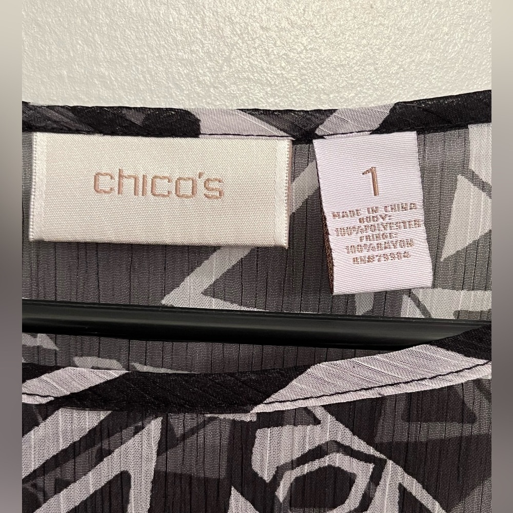 Chico's Black and White Geometric Women's Top, size 1 - Picture 4 of 5